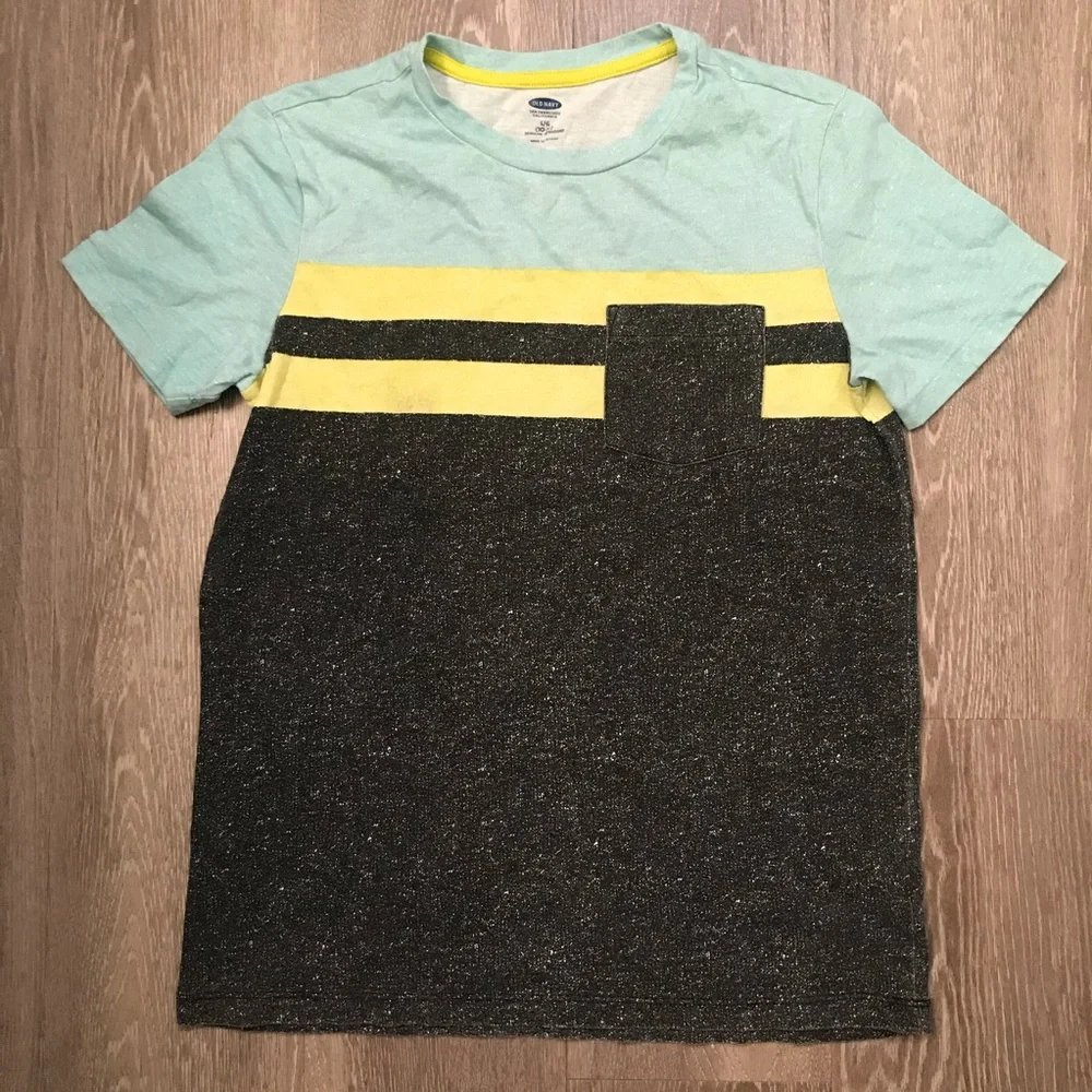 Old Navy Short Sleeve T-Shirt with Chest Pocket Youth Boy’s Size Large (10/12)‎